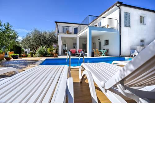 Apartments & Villa Darko