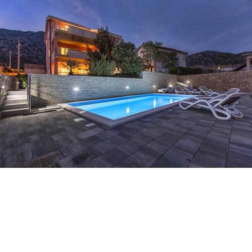 Apartments Villa Dina