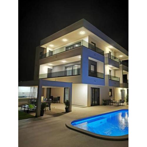 Apartments Villa Esse - heated pool & seaview
