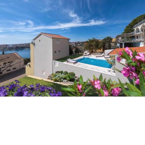 Apartments Villa Nea Leona