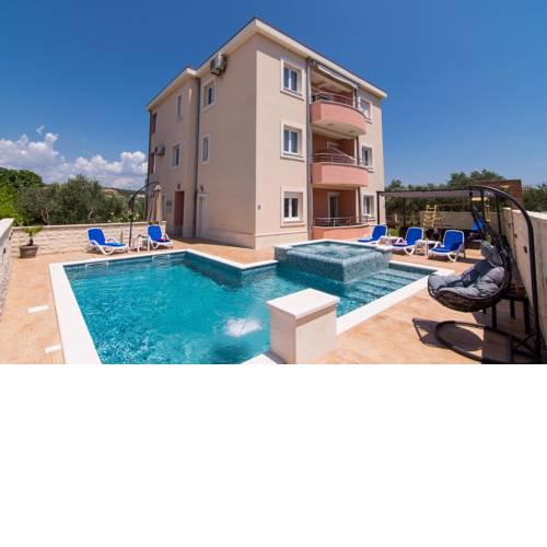 APARTMENTS VILLA PEKY
