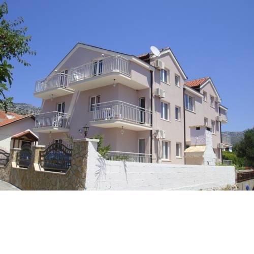 Apartments Villa Pirosi