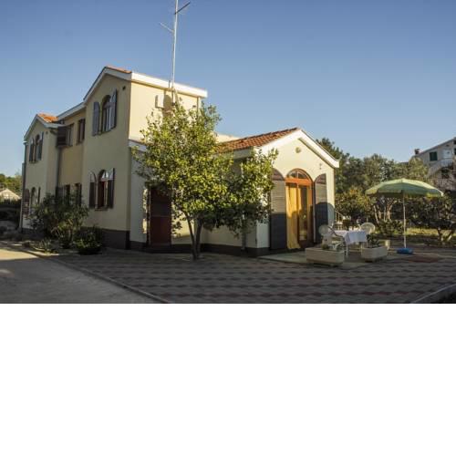 Apartments Villa Višnja