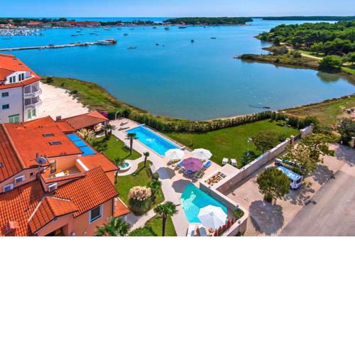 Apartments Villa Vizula Medulin - CIS021003-DYF