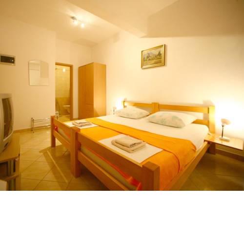 Apartments with a parking space Baska Voda, Makarska - 16517