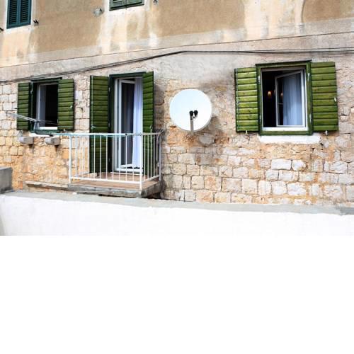 Apartments with a parking space Bol, Brac - 11568