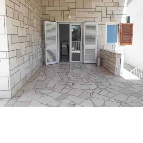 Apartments with a parking space Bol, Brac - 12288