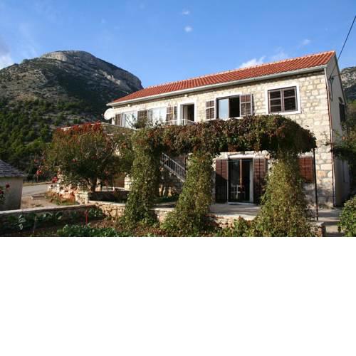 Apartments with a parking space Bol, Brac - 2879