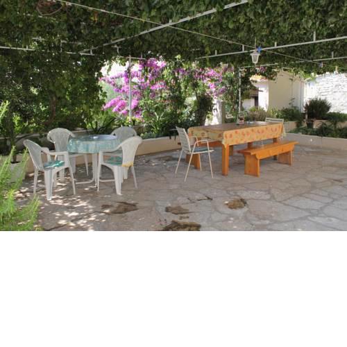 Apartments with a parking space Bol, Brac - 5605