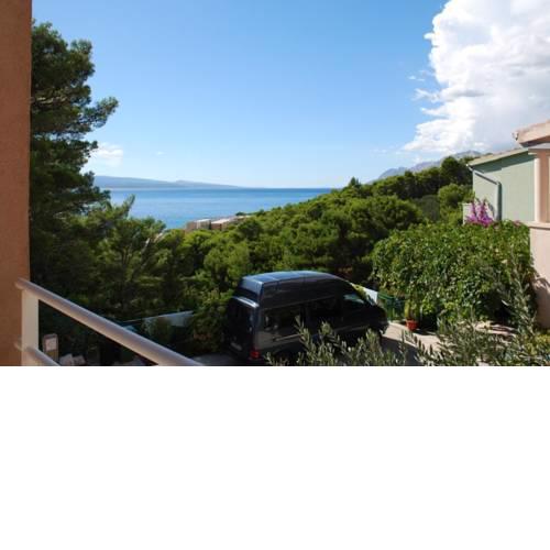 Apartments with a parking space Brela, Makarska - 16596