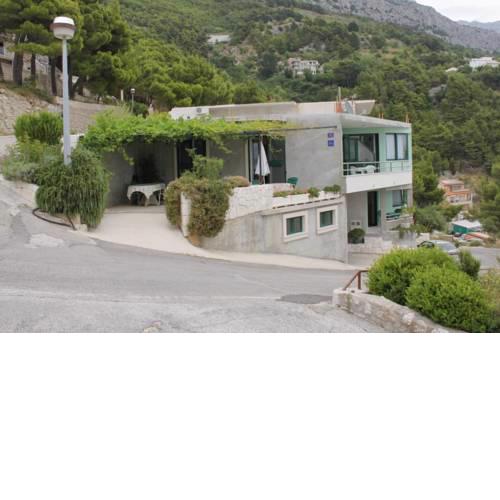 Apartments with a parking space Brela, Makarska - 6907