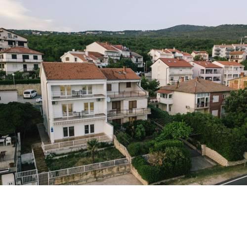 Apartments with a parking space Crikvenica - 16788