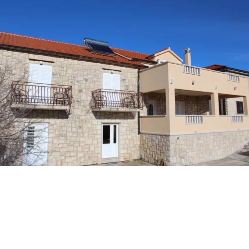 Apartments with a parking space Donji Humac, Brac - 18119