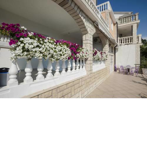 Family friendly apartments with a swimming pool Dramalj, Crikvenica - 5594
