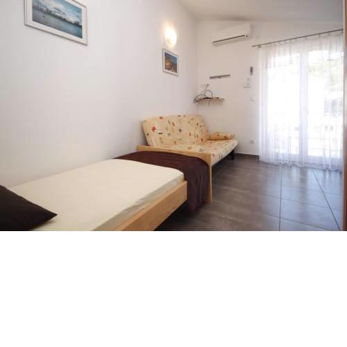 Apartments with a parking space Duce, Omis - 7532