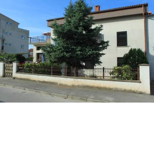 Apartments with a parking space Fazana - 7260