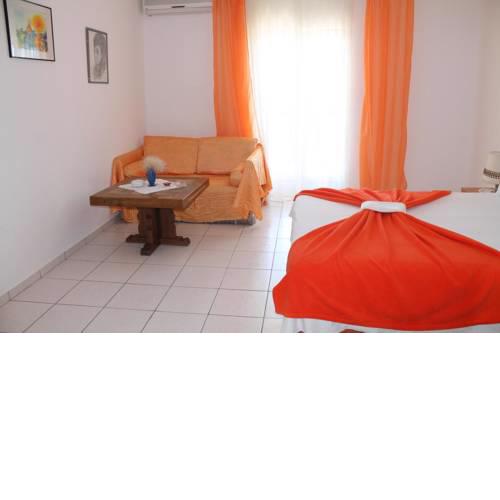 Apartments with a parking space Gradac (Makarska) - 12977