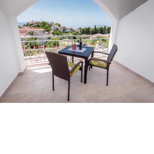 Apartments with a parking space Gradac, Makarska - 15750