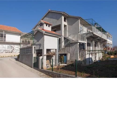 Apartments with a parking space Grebastica, Sibenik - 13978