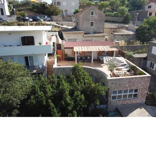 Apartments with a parking space Hvar - 15460