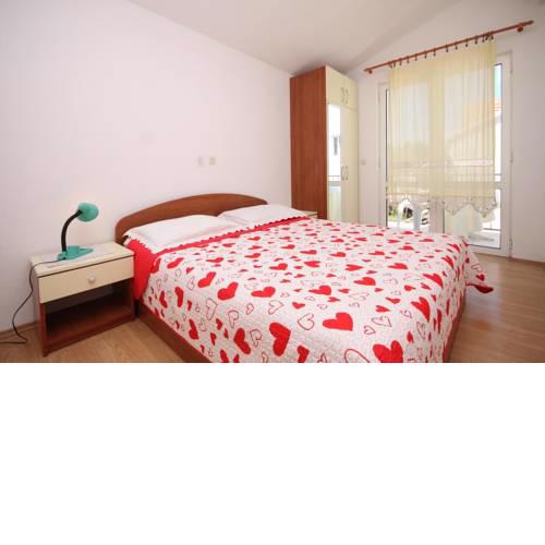 Apartments with a parking space Hvar - 4004