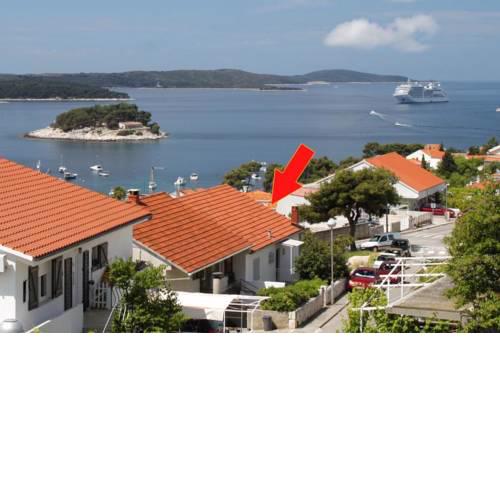 Apartments with a parking space Hvar - 8769