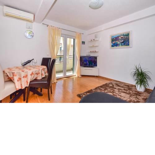 Apartments with a parking space Igrane, Makarska - 16878