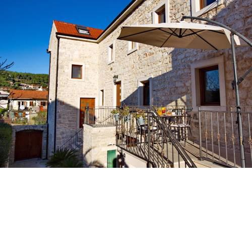 Apartments with a parking space Jelsa, Hvar - 8713