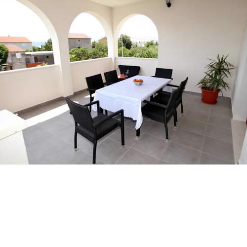 Apartments with a parking space Kastel Kambelovac, Kastela - 14084