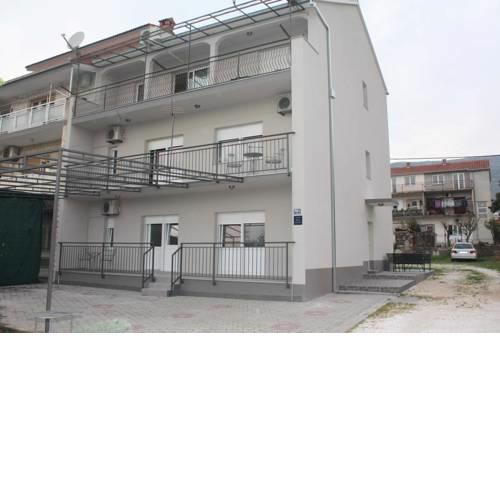 Apartments with a parking space Kastel Kambelovac, Kastela - 15712