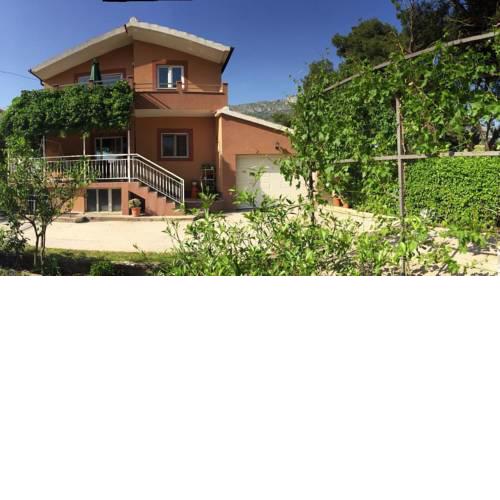 Apartments with a parking space Kastel Kambelovac, Kastela - 16775