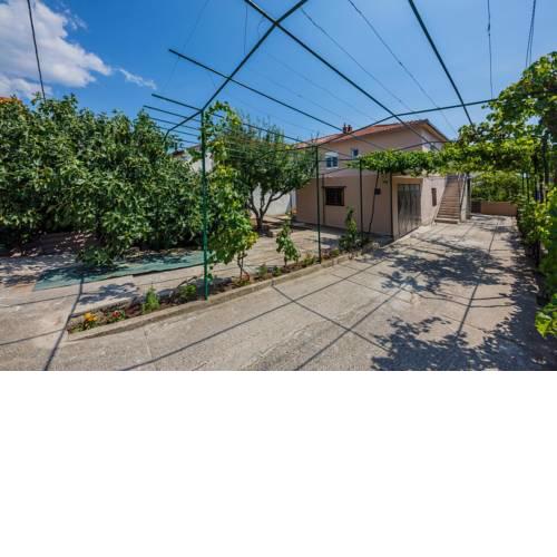 Apartments with a parking space Kastel Stari, Kastela - 16087