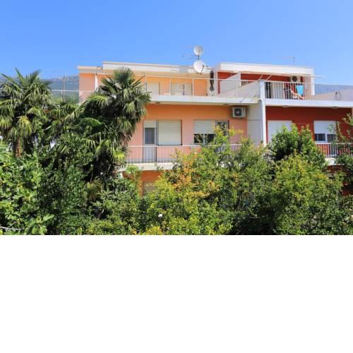 Apartments with a parking space Kastel Stari, Kastela - 17447