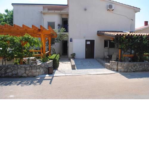 Apartments with a parking space Krk - 5461