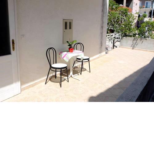 Apartments with a parking space Makarska - 12211