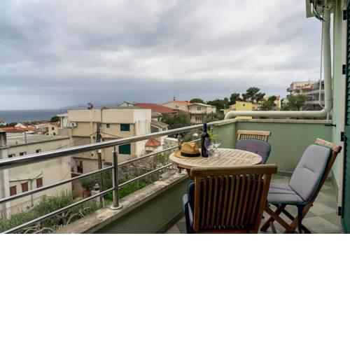 Apartments with a parking space Makarska - 15705