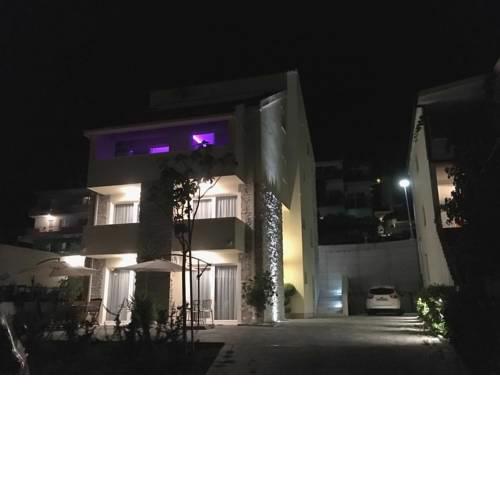 Apartments with a parking space Makarska - 16496