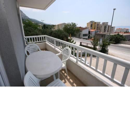 Apartments with a parking space Makarska - 6641
