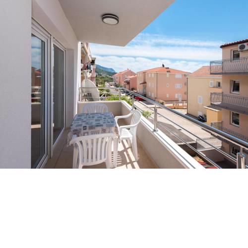 Apartments with a parking space Makarska - 6720