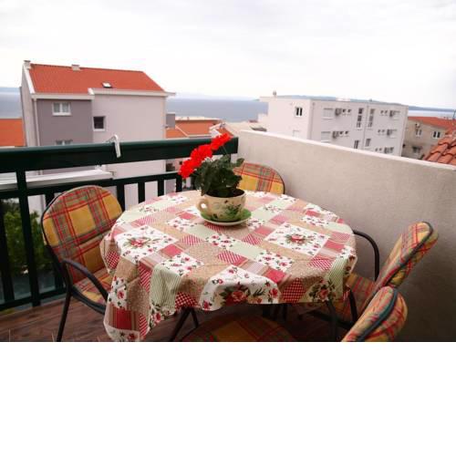 Apartments with a parking space Makarska - 9129