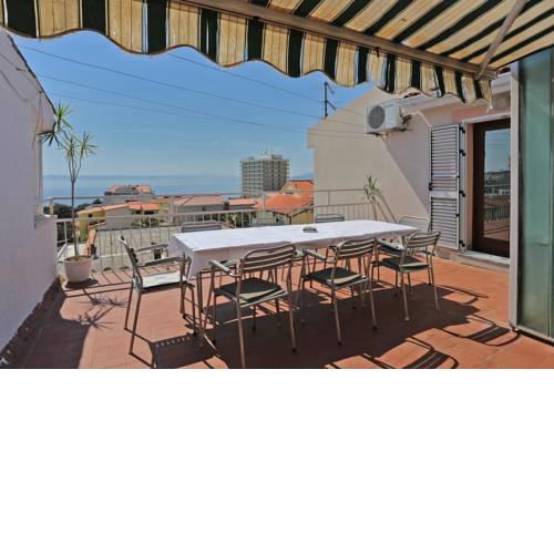 Apartments with a parking space Makarska - 9506