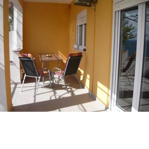Apartments with a parking space Mali Rat (Omis) - 15262