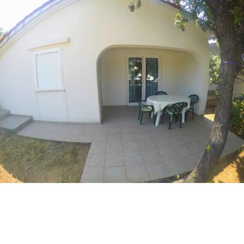 Apartments with a parking space Mandre, Pag - 16836