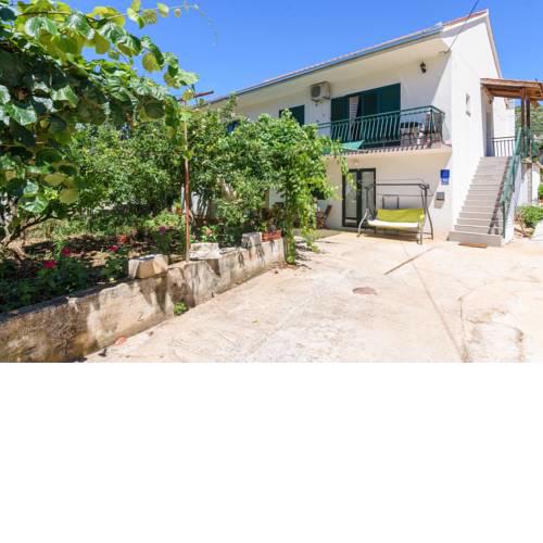 Apartments with a parking space Marina, Trogir - 14258