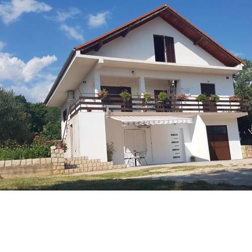 Apartments with a parking space Maslenica, Novigrad - 15482