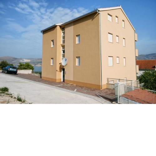 Apartments with a parking space Mastrinka, Ciovo - 10364