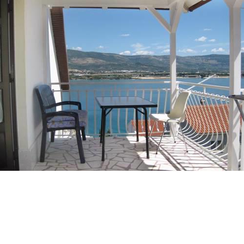 Apartments with a parking space Mastrinka, Ciovo - 2050