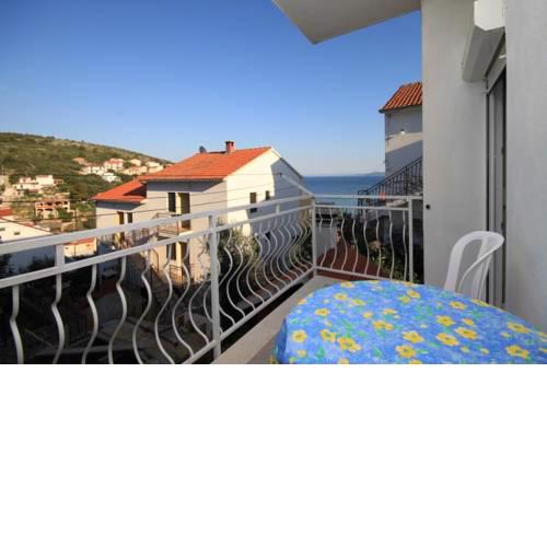 Apartments with a parking space Mavarstica, Ciovo - 8685
