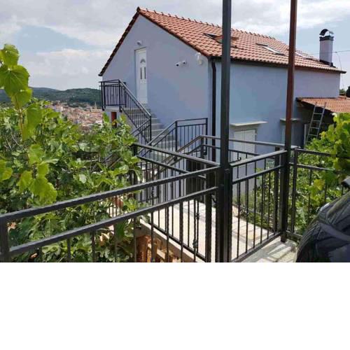 Apartments with a parking space Milna, Brac - 16003
