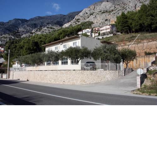 Apartments with a parking space Mimice, Omis - 5958